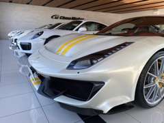 当社は、ディーラー車で走行距離の少ない状態の良い車だけをプロの目で厳選し取り揃えております。